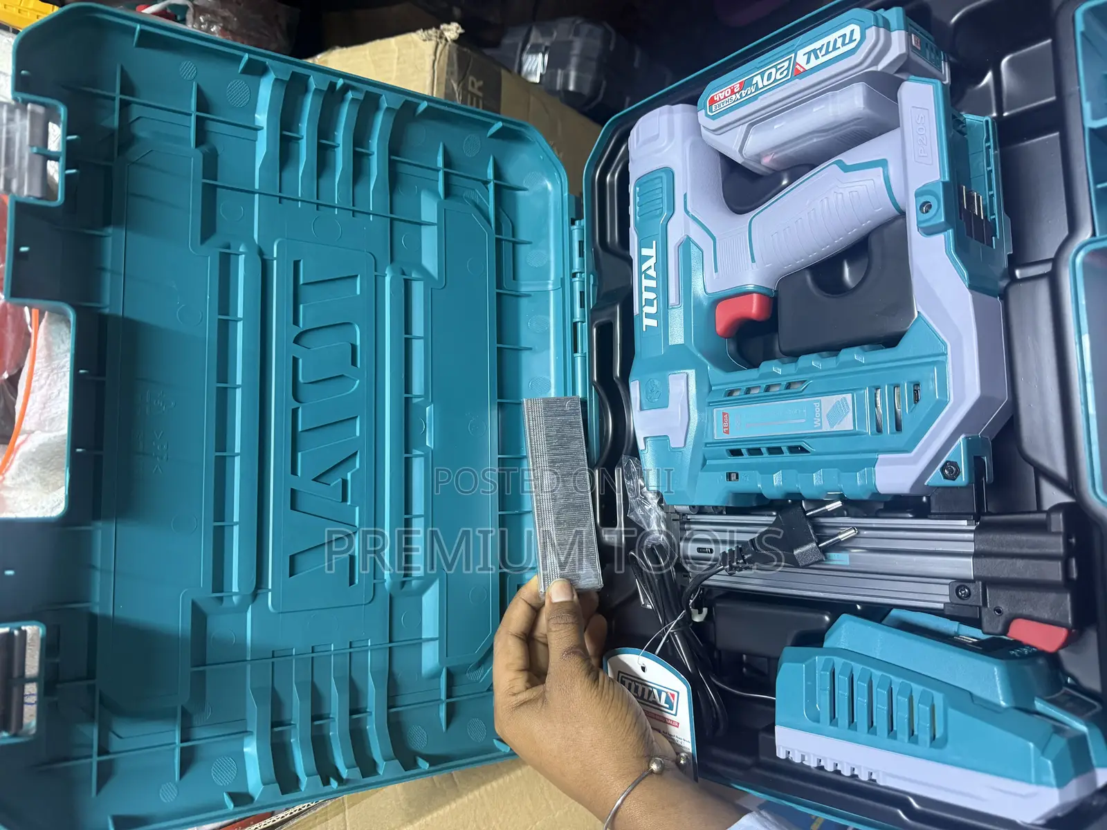 Total Li-Ion 20v Cordless Brad Nailer Kit (Model Tcbnli3505