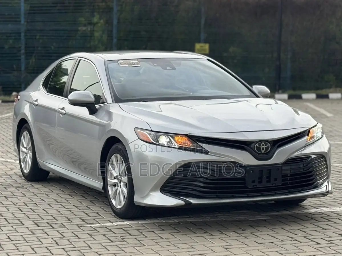 Toyota Camry LE FWD (2.5L 4cyl 8AM) 2018 Silver