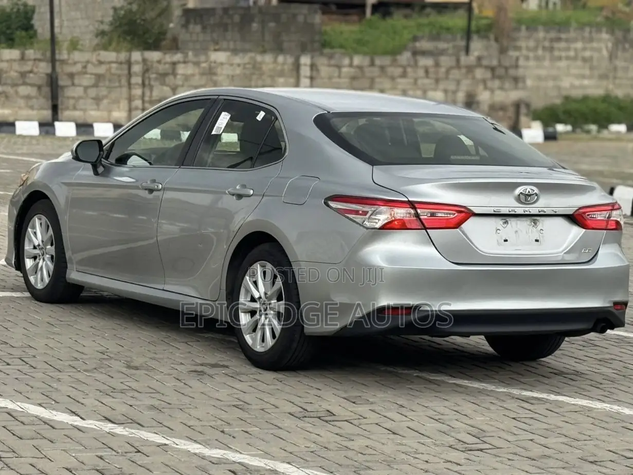 Toyota Camry LE FWD (2.5L 4cyl 8AM) 2018 Silver
