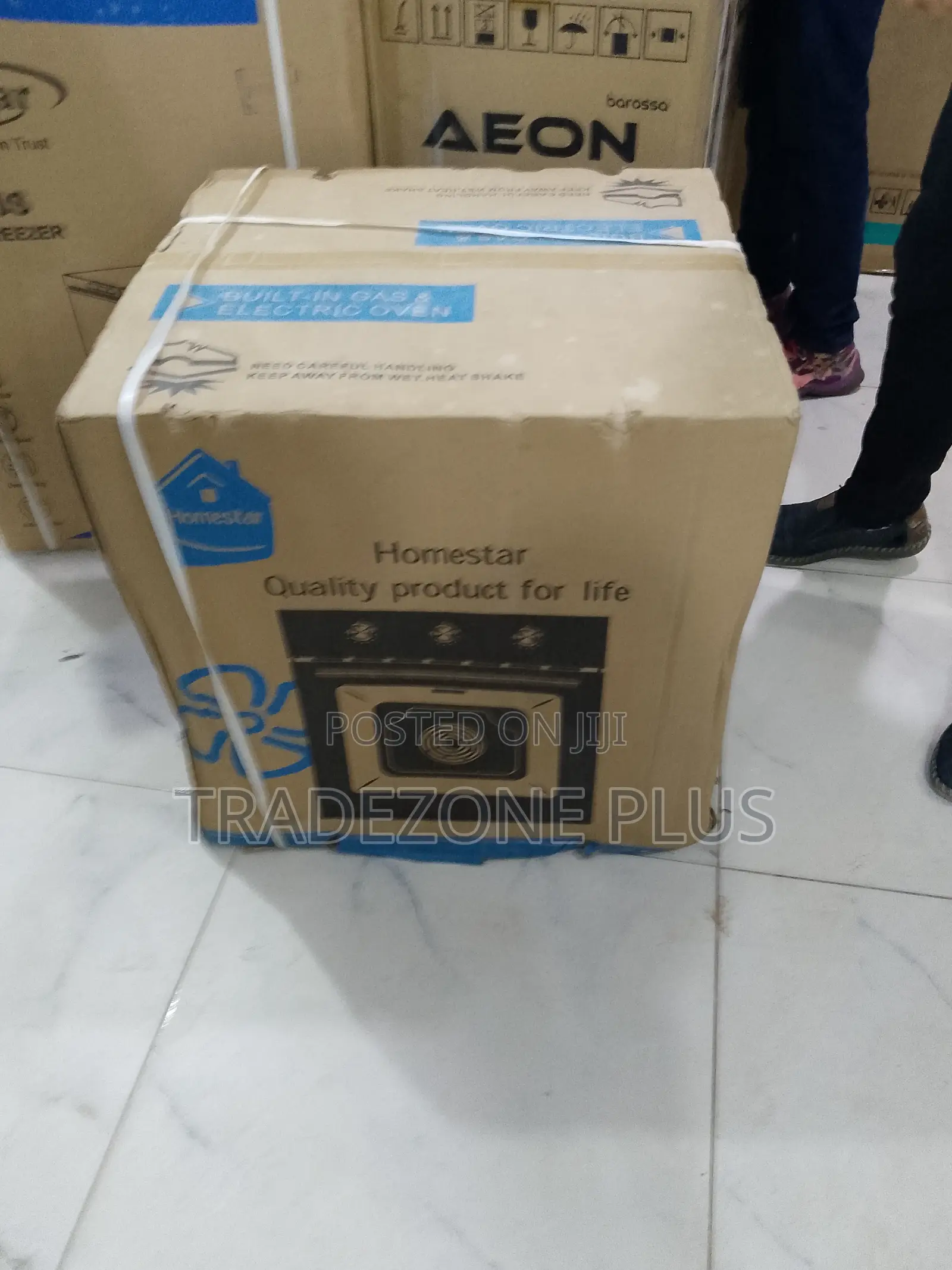 Homestar Family-Size Electric Oven With Adjustable Temperature Control