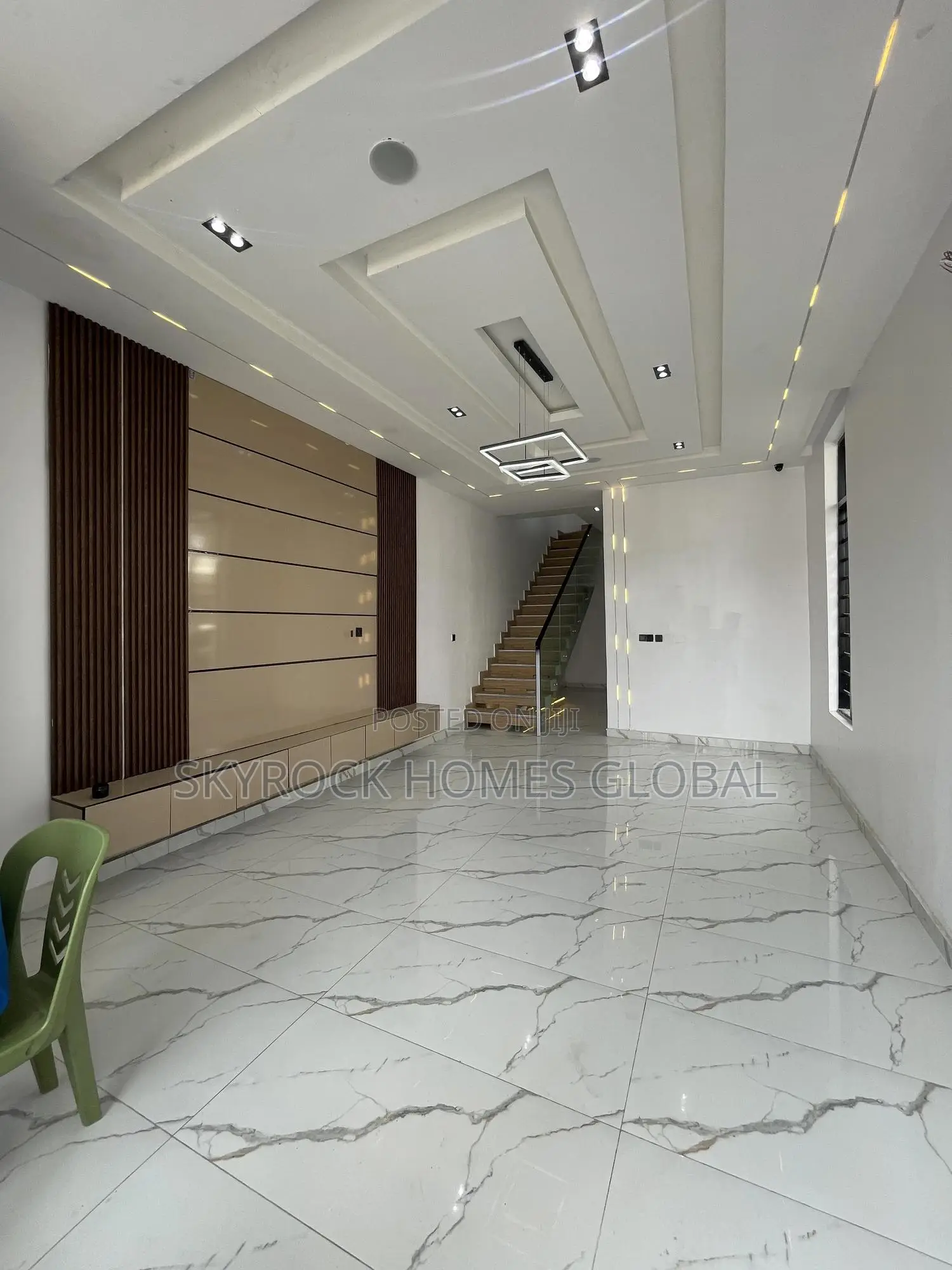 4bdrm Duplex in Ikota Villa for sale