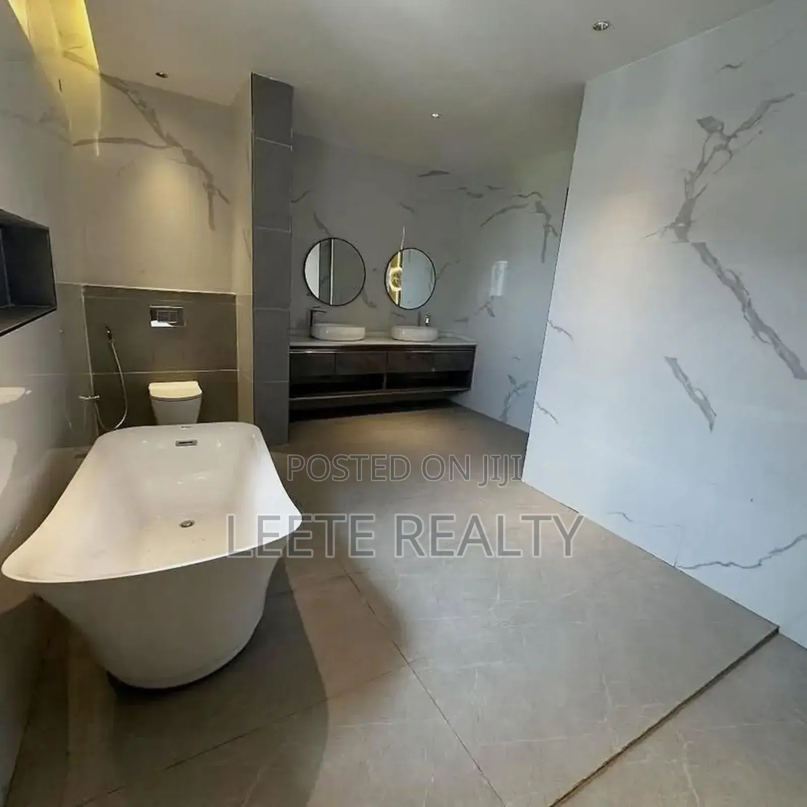 6bdrm Duplex in Kado for sale