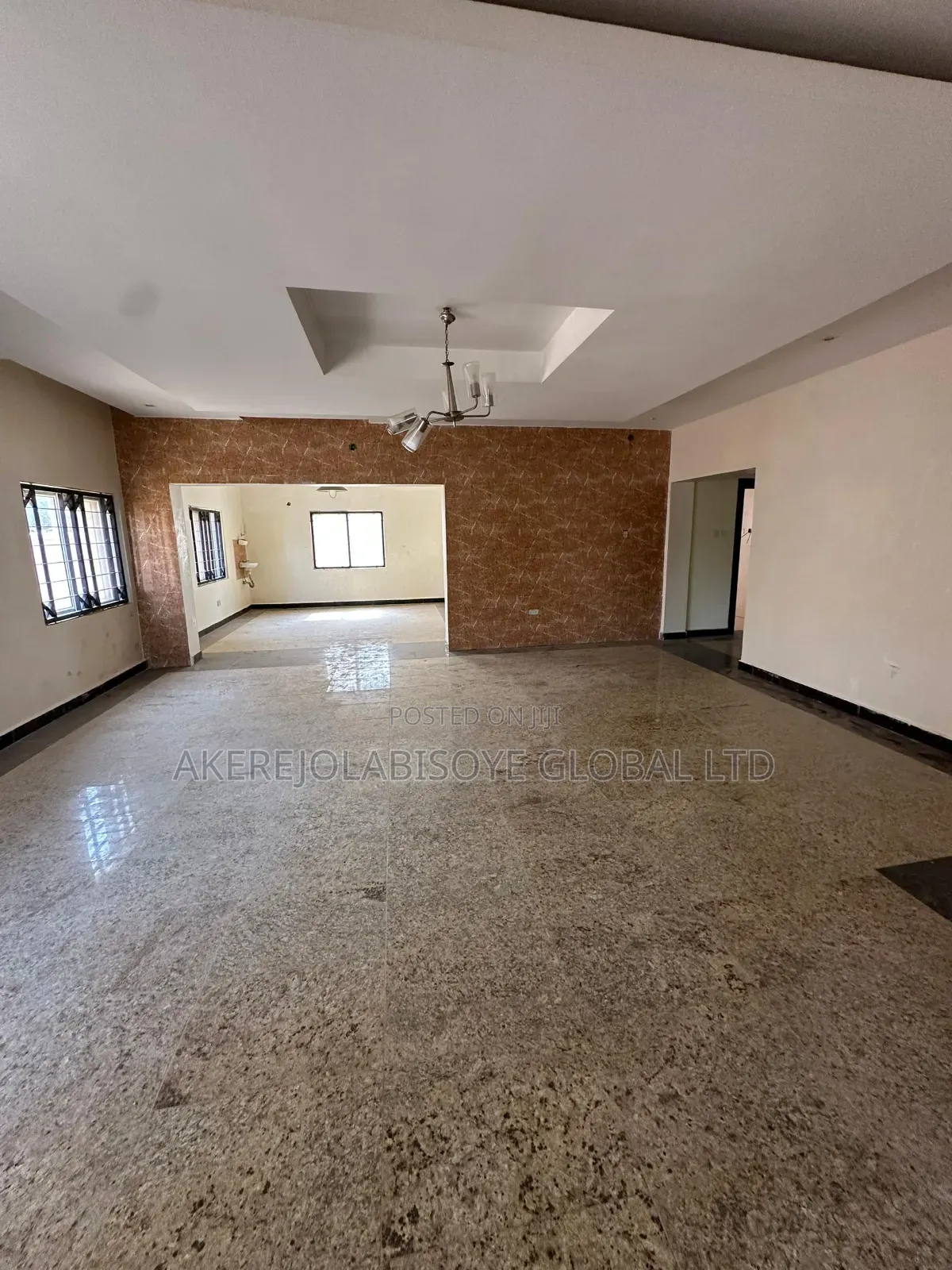 4bdrm Duplex in In An Estate for rent