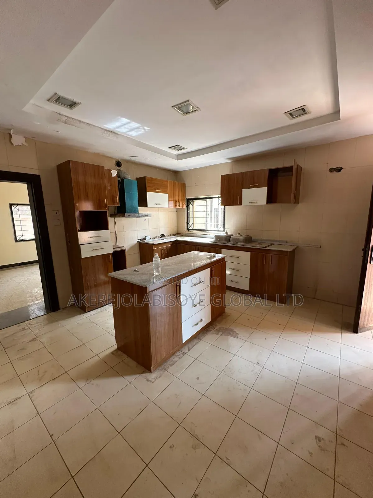 4bdrm Duplex in In An Estate for rent