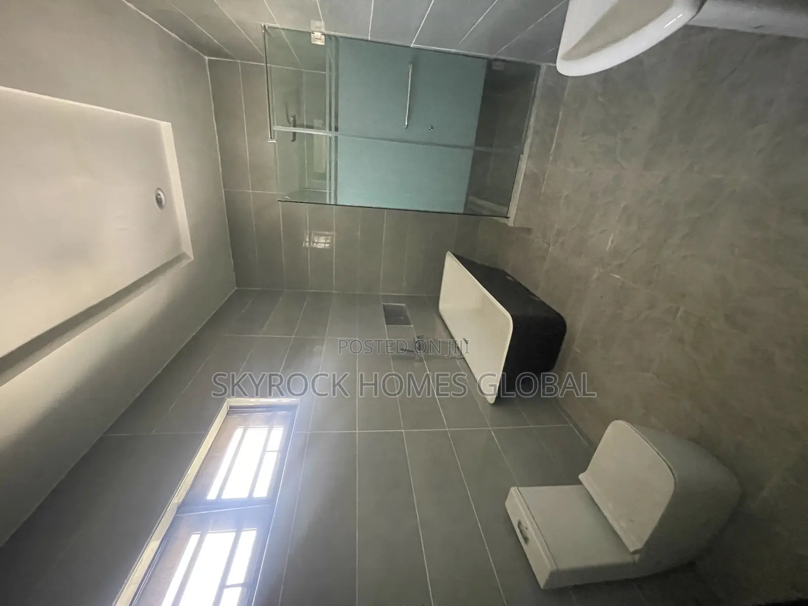 5bdrm Duplex in Ikate for sale