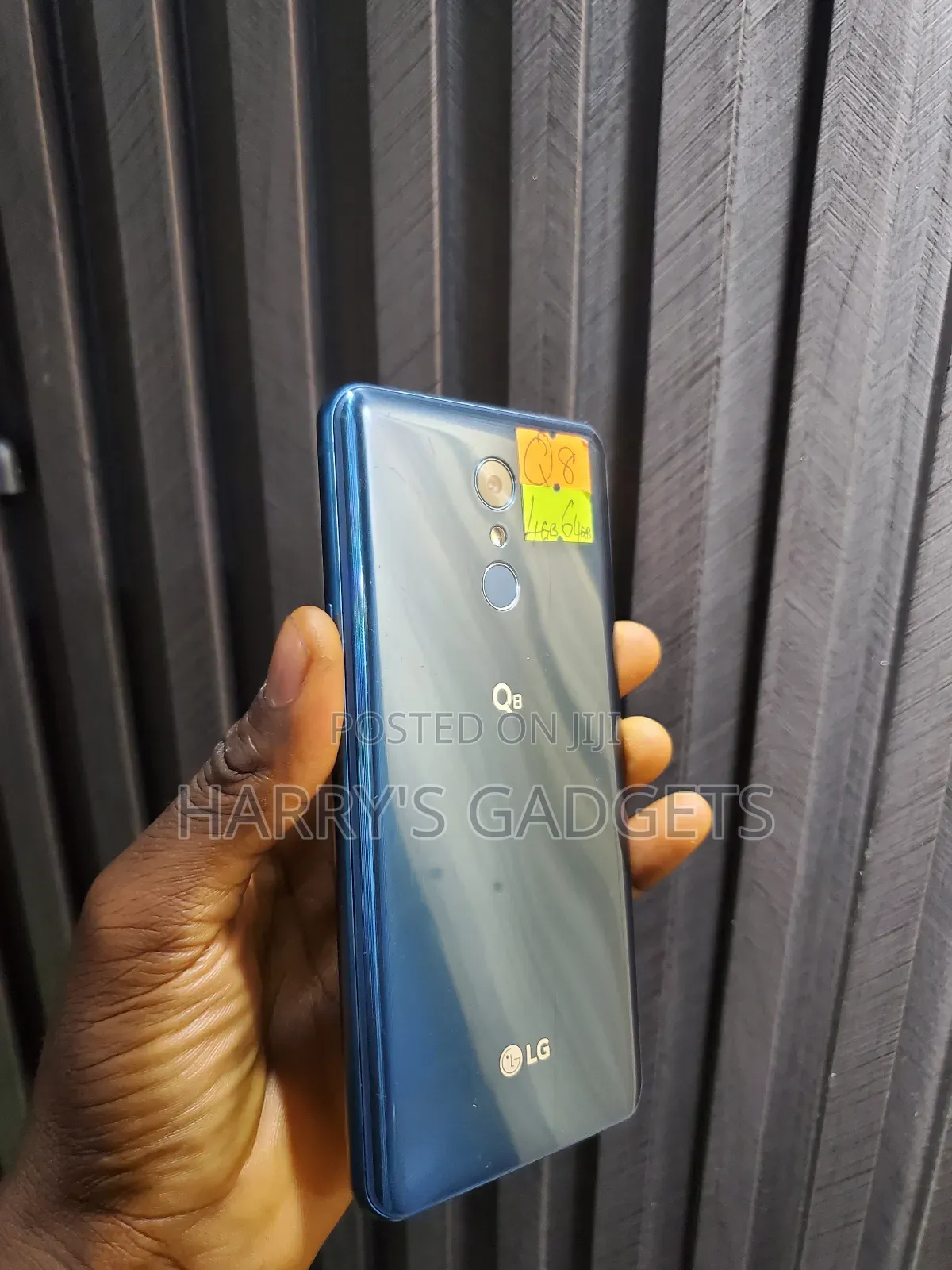 LG Q8 64 GB Blue