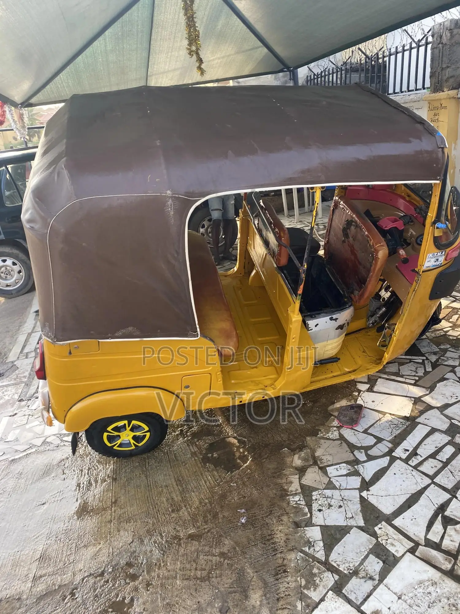 Bajaj RE 2023 Yellow
