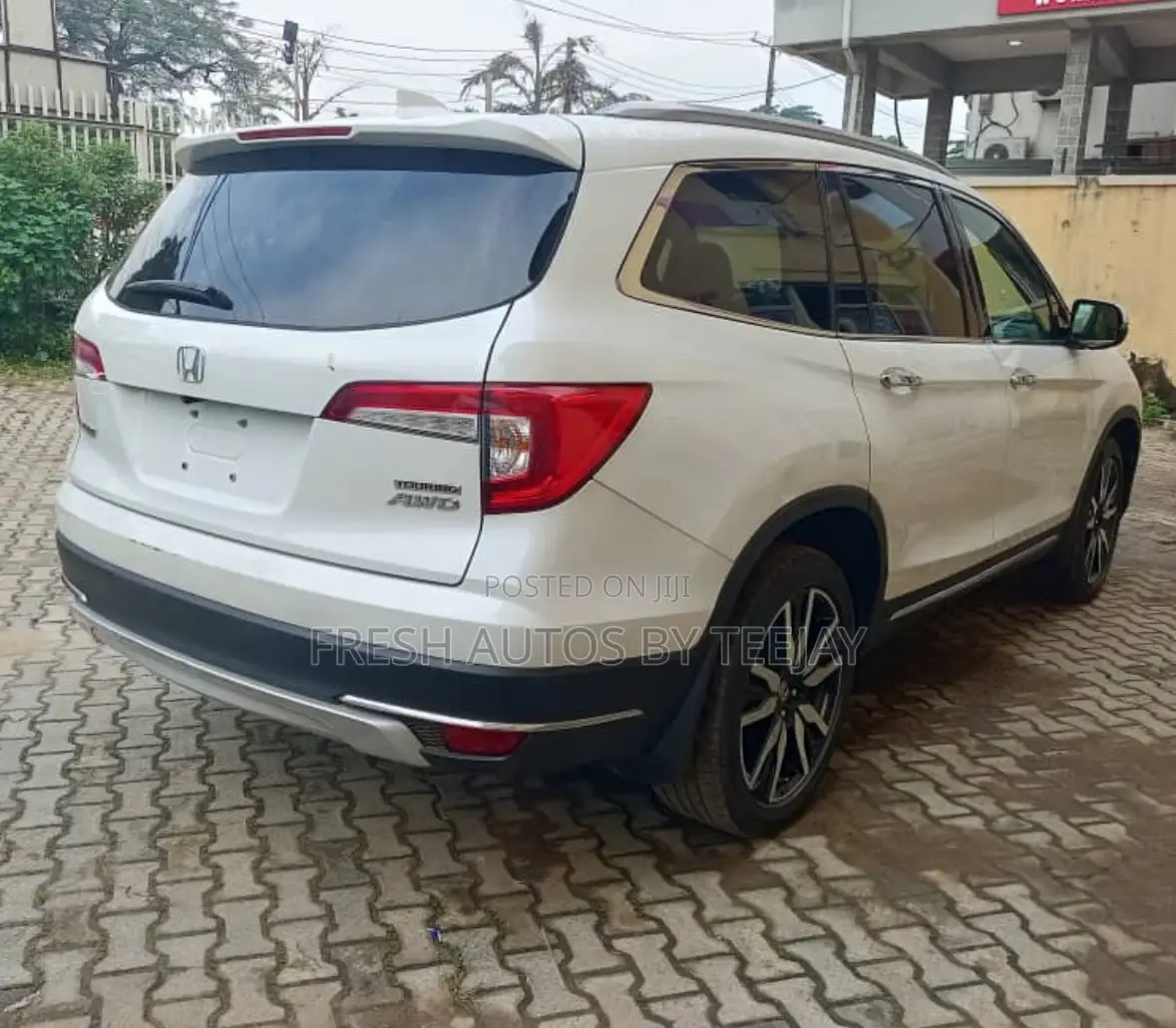 Honda Pilot Touring 7-Passenger 2021 White