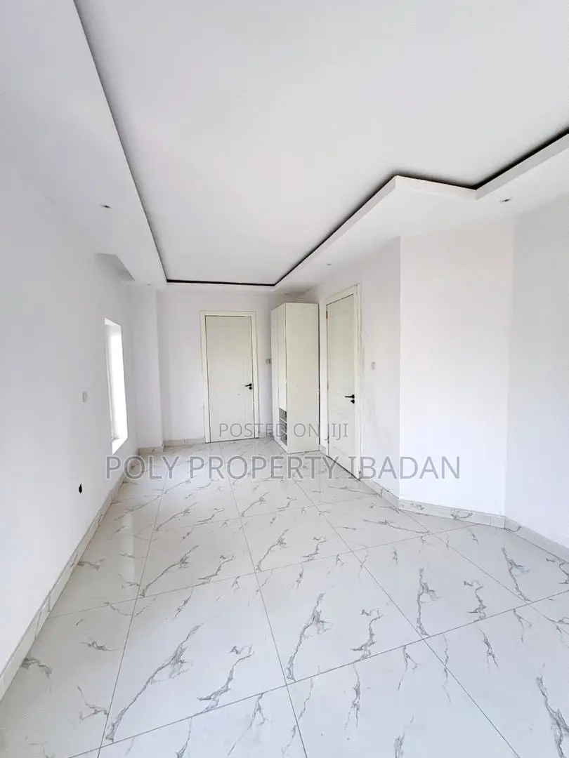 4bdrm Duplex in Kolapo Ishola Gra, Ibadan for sale