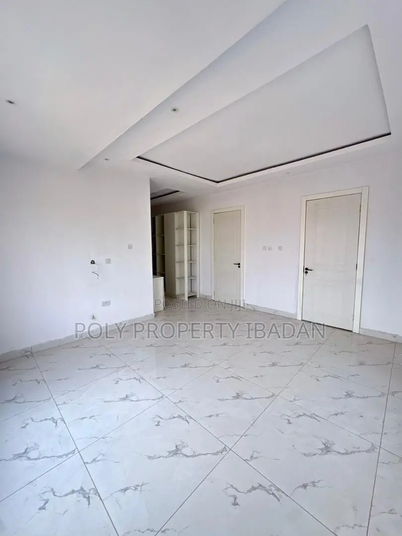 4bdrm Duplex in Kolapo Ishola Gra, Ibadan for sale