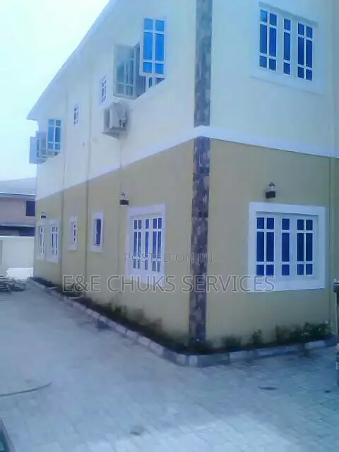 6 Bedroom Duplex and Properties Inside for Sale in Eagle Island