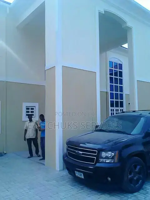 6 Bedroom Duplex and Properties Inside for Sale in Eagle Island