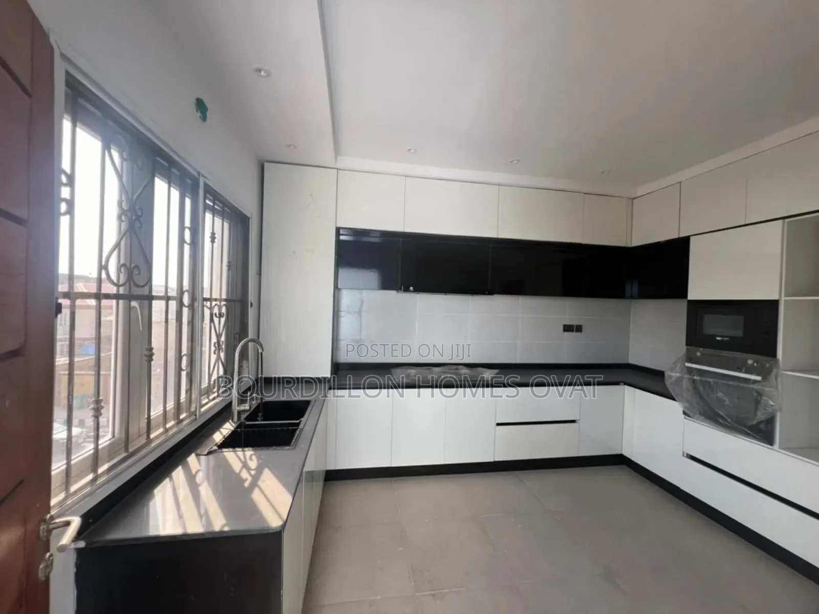 5bdrm Maisonette in Lekki Phase 1 Lagos for sale