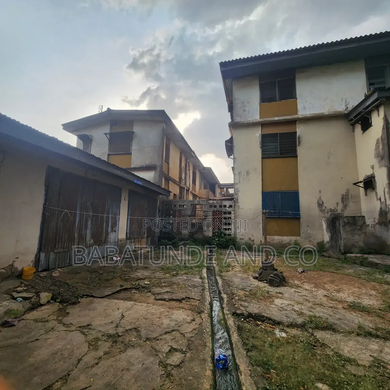 20bdrm Block of Flats in Felele, CHallenge / Ibadan for sale