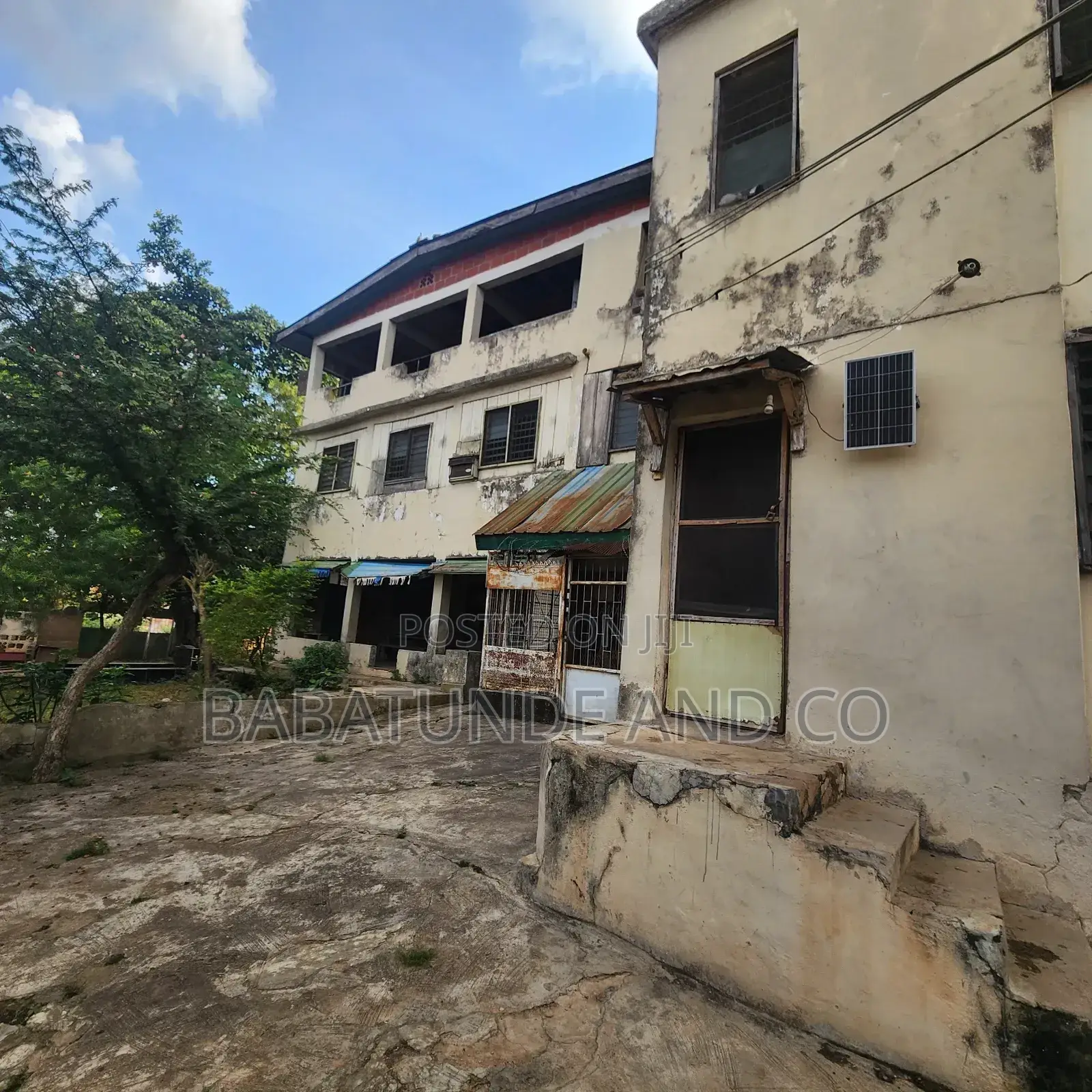 20bdrm Block of Flats in Felele, CHallenge / Ibadan for sale