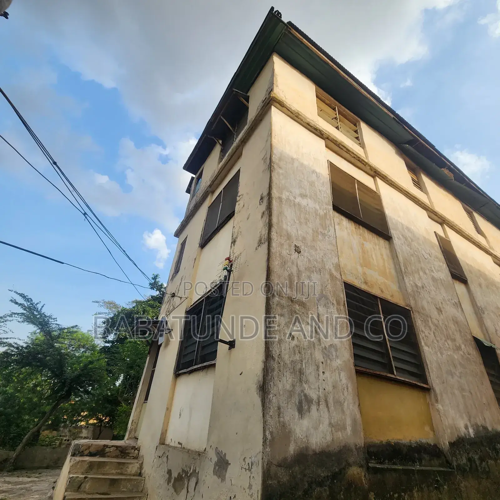 20bdrm Block of Flats in Felele, CHallenge / Ibadan for sale