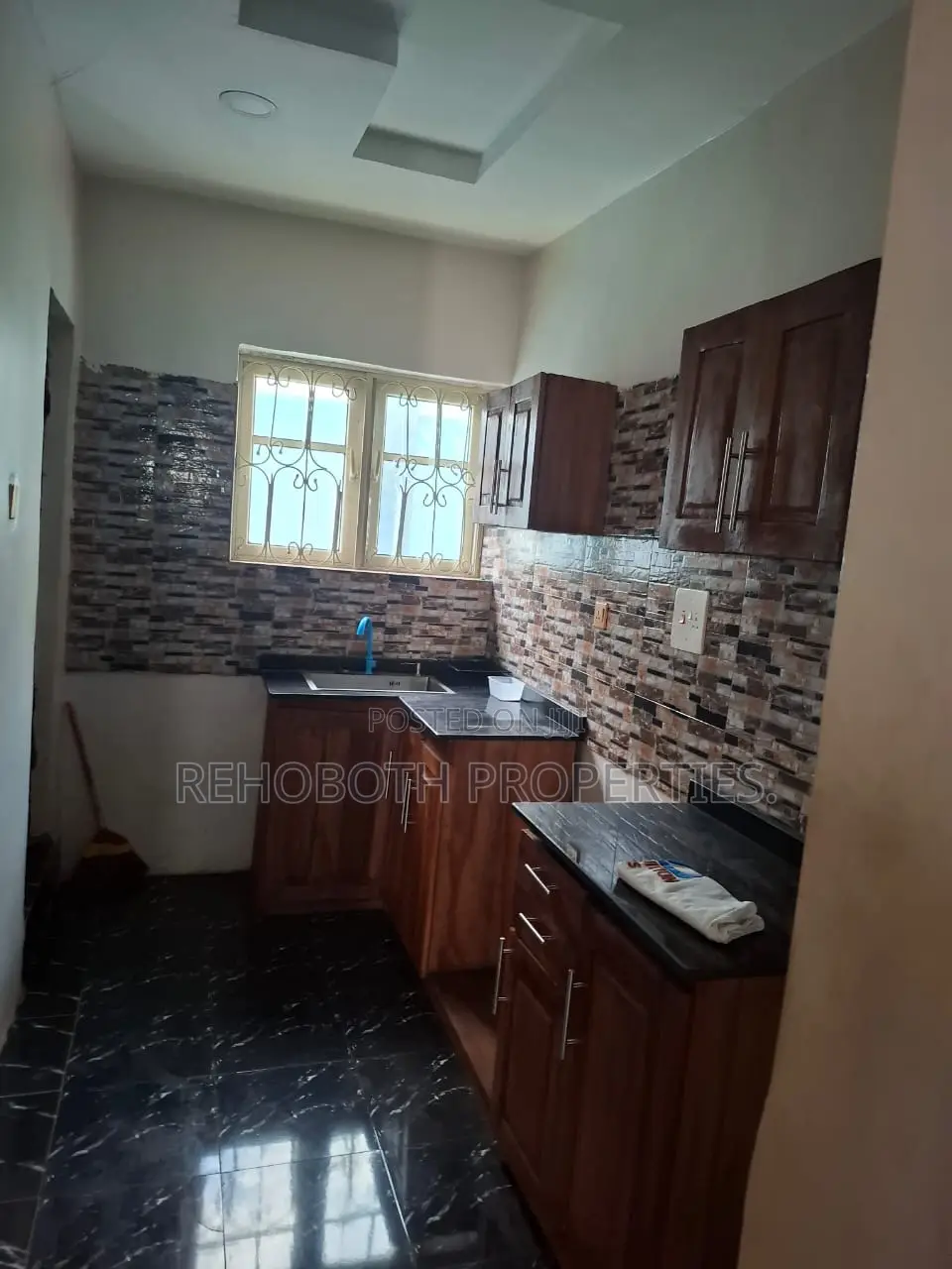 6bdrm Bungalow in Bck Of Richbam, Akala Express for sale