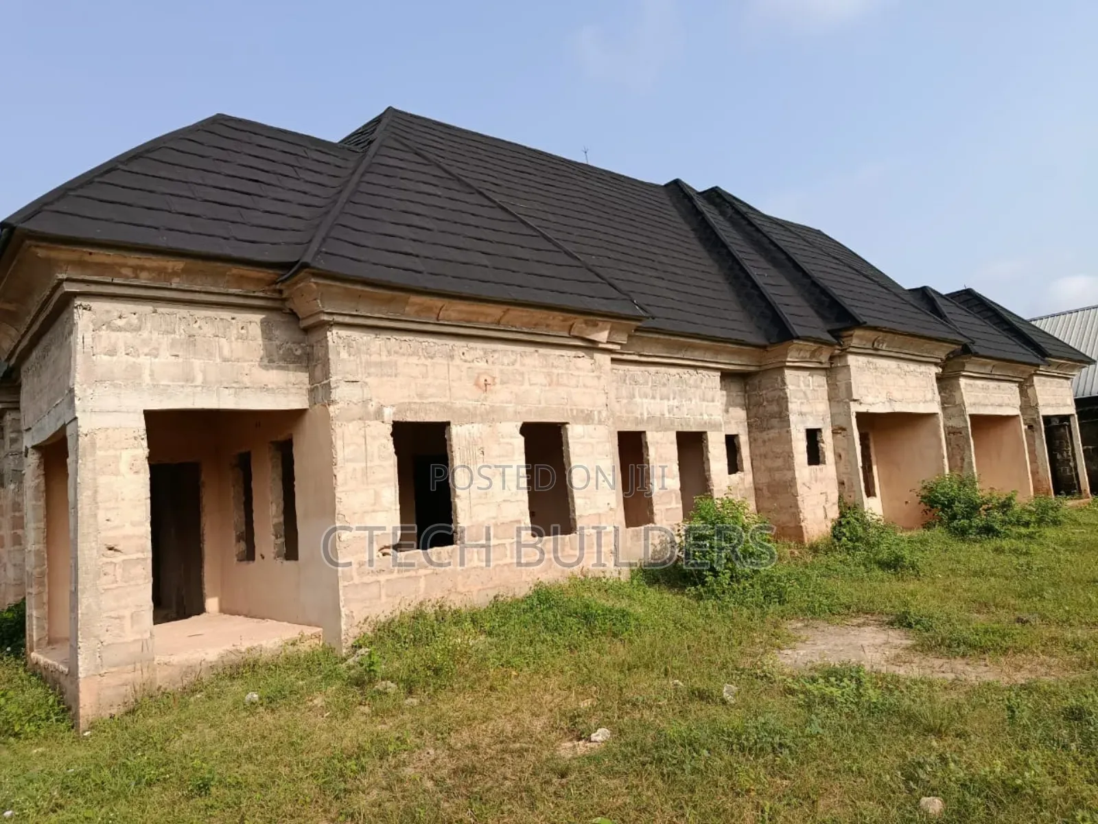 8bdrm Block of Flats in Benin City for sale