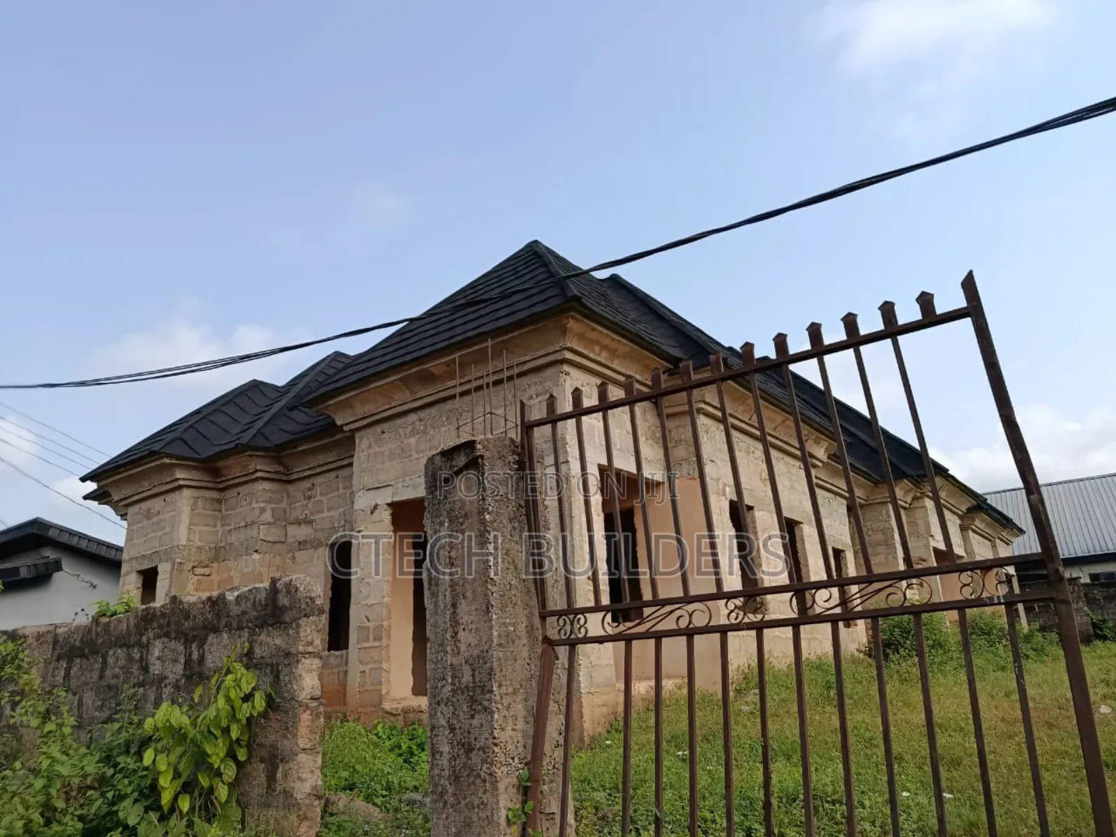 8bdrm Block of Flats in Benin City for sale