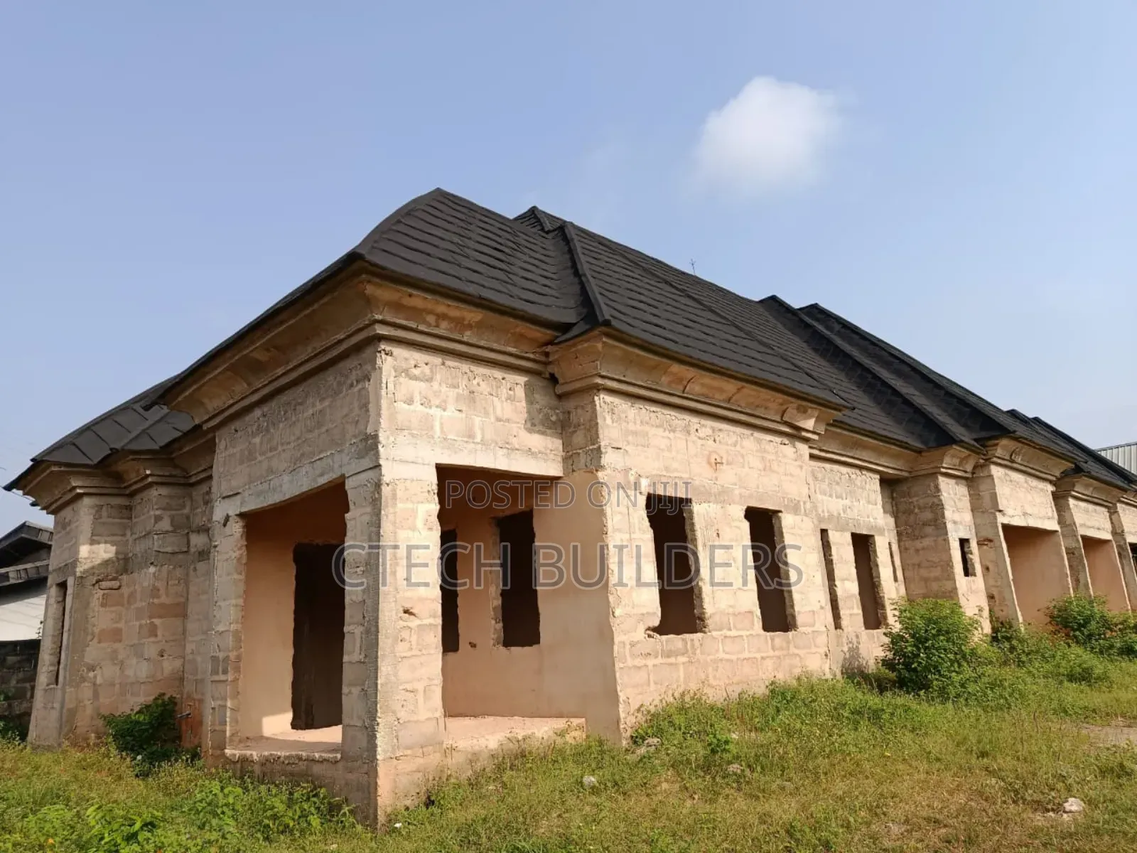8bdrm Block of Flats in Benin City for sale