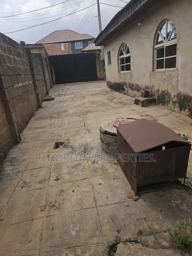 3bdrm Bungalow in Ajinde, Akala Express for sale
