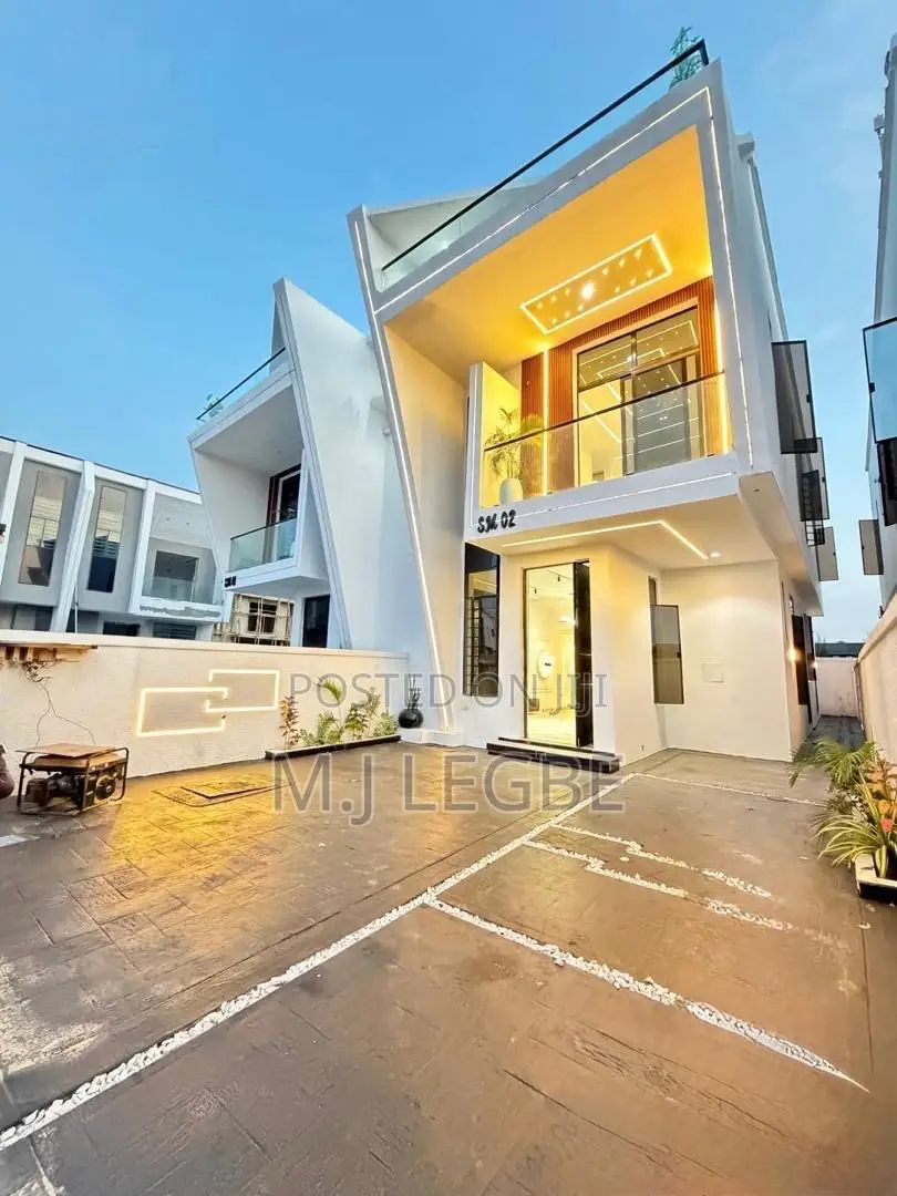 4bdrm Duplex in Ikota for sale
