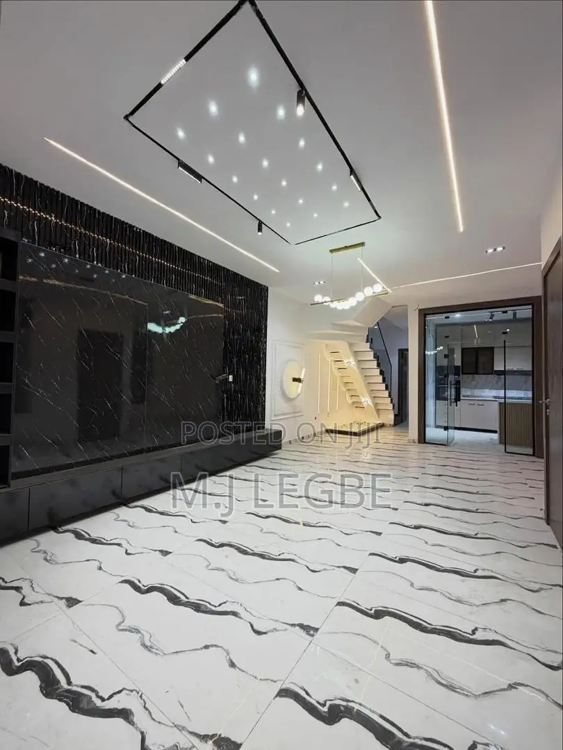 4bdrm Duplex in Ikota for sale