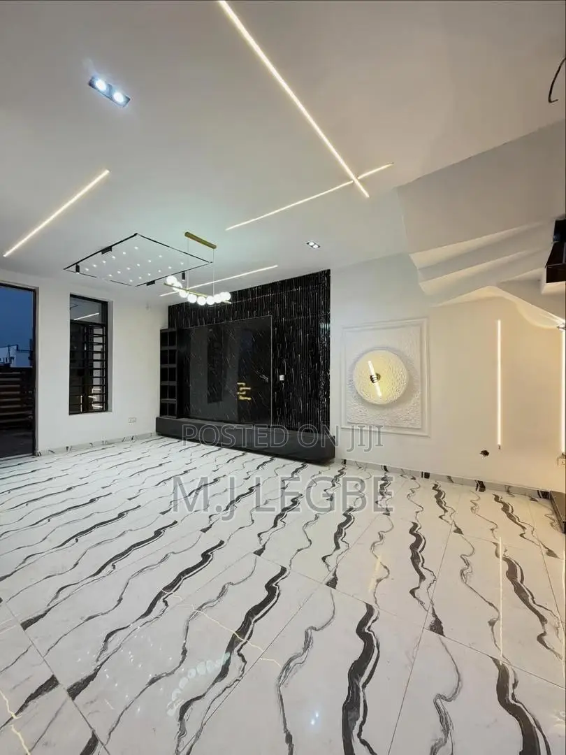 4bdrm Duplex in Ikota for sale
