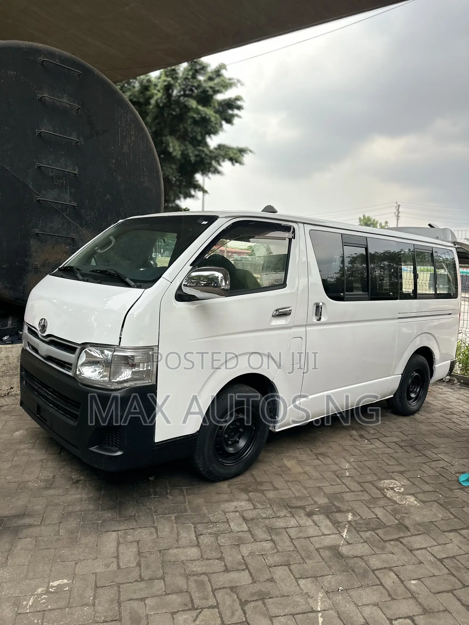 Toyota HiAce 2011 White