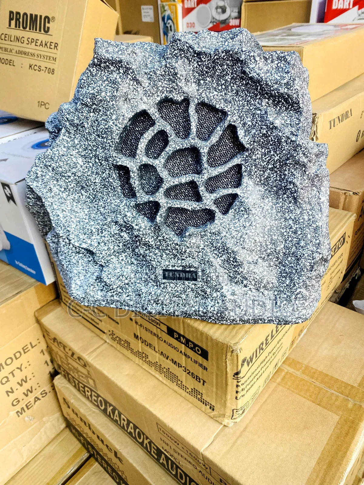 Outdoor Waterproofs Rock Shaped Stone Garden Speaker