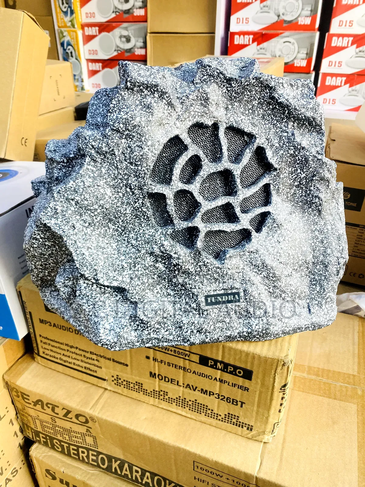 Outdoor Waterproofs Rock Shaped Stone Garden Speaker