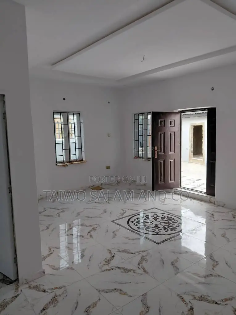 2bdrm Block of Flats in Jericho for sale