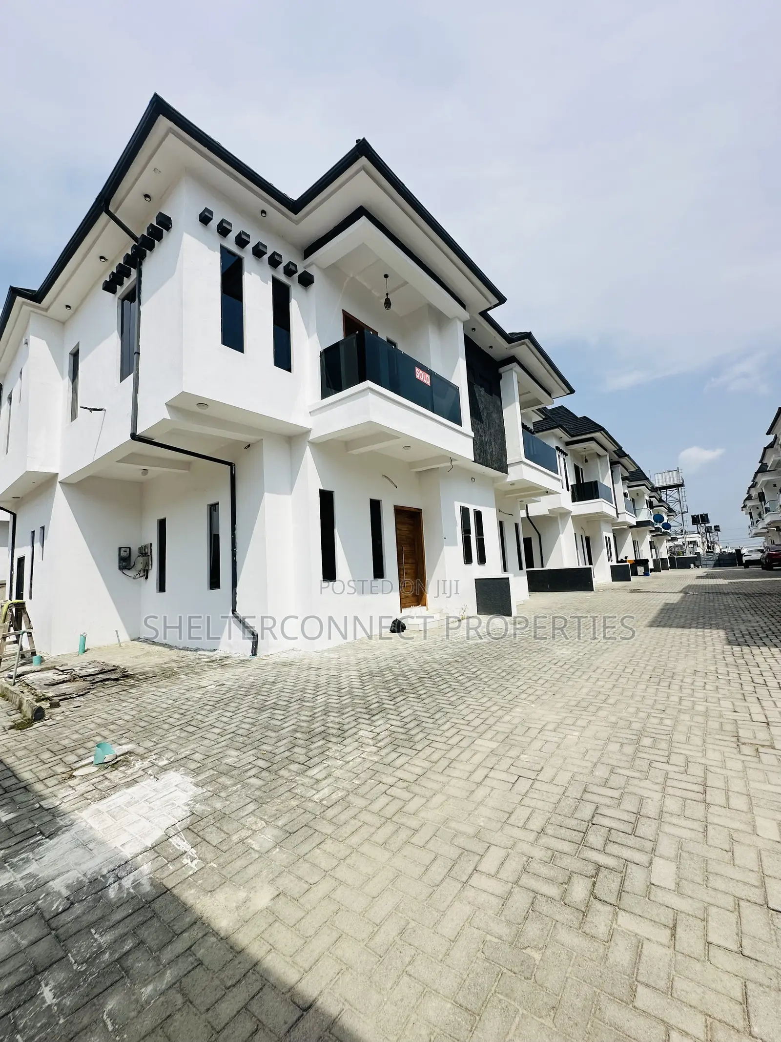 4bdrm Duplex in Ikota for sale