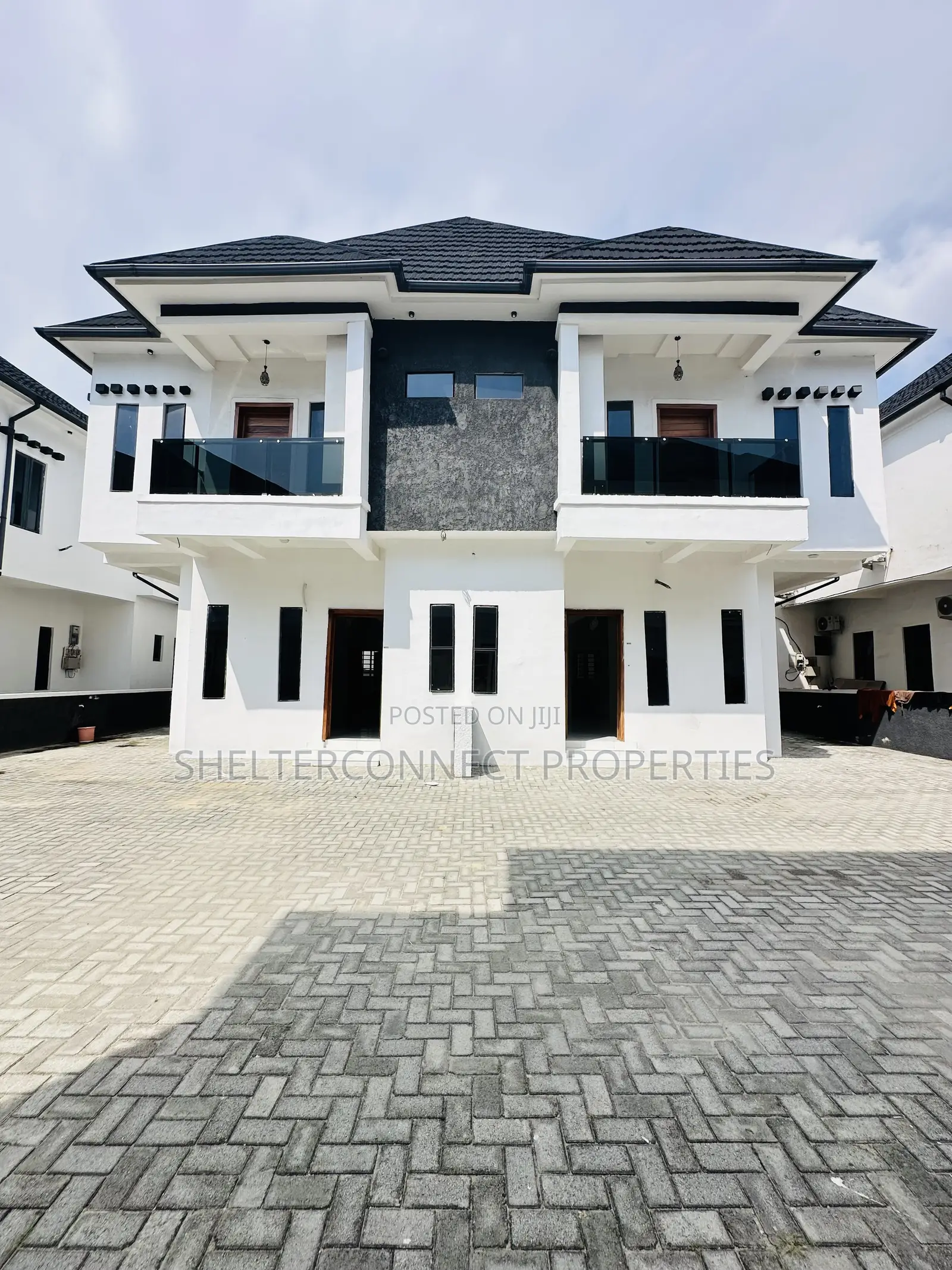 4bdrm Duplex in Ikota for sale