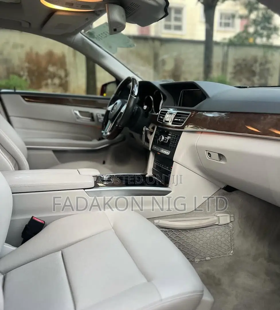 Mercedes-Benz E350 Base 4Matic Sedan AWD (3.5L 6cyl 7A) 2014 Red