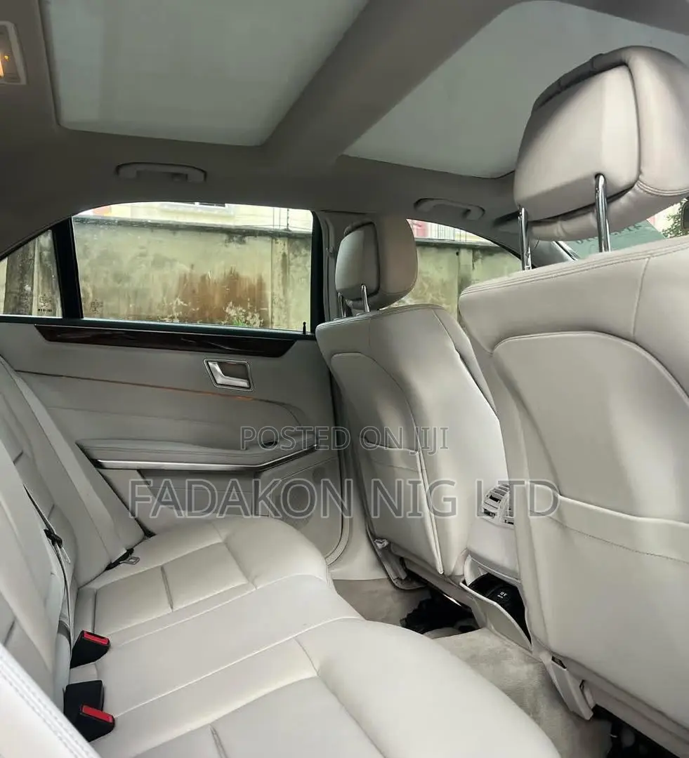 Mercedes-Benz E350 Base 4Matic Sedan AWD (3.5L 6cyl 7A) 2014 Red