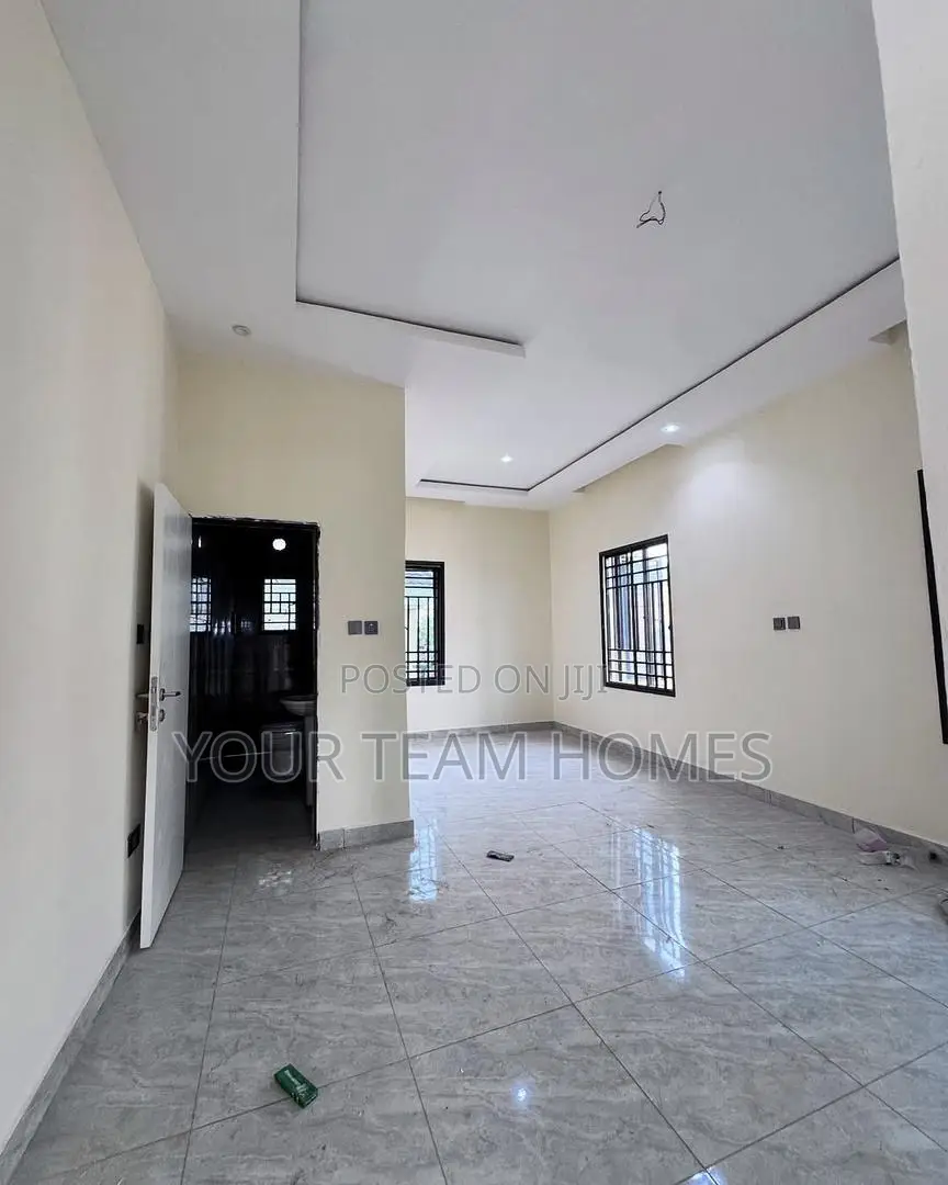 7bdrm Duplex in Utako for sale