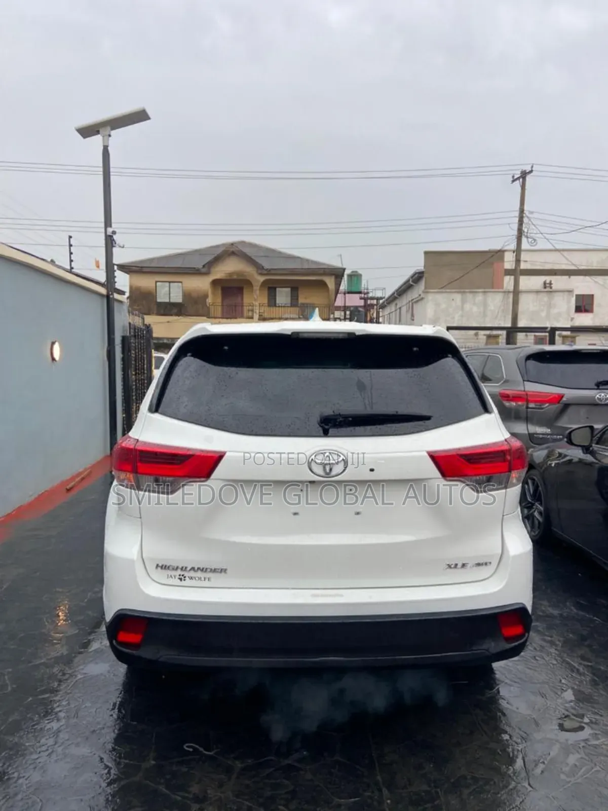 Toyota Highlander XLE 4x4 V6 (3.5L 6cyl 8A) 2017 White