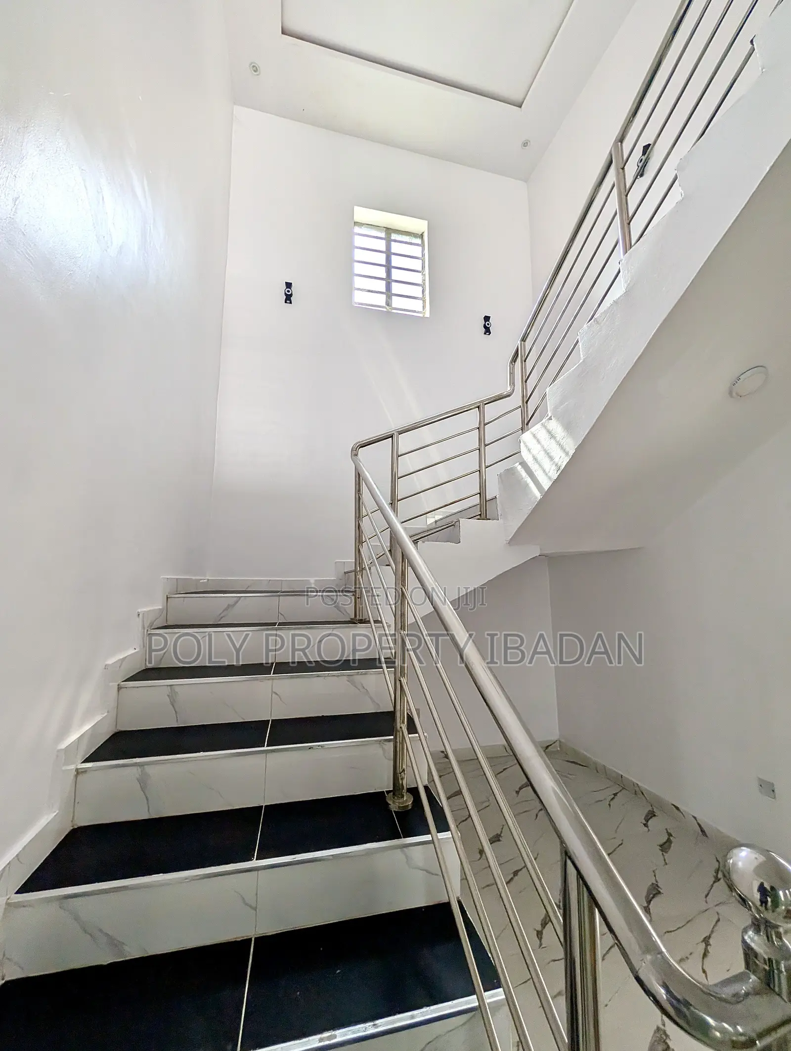 4bdrm Duplex in Chief Lateef Oyelade, Ibadan for sale