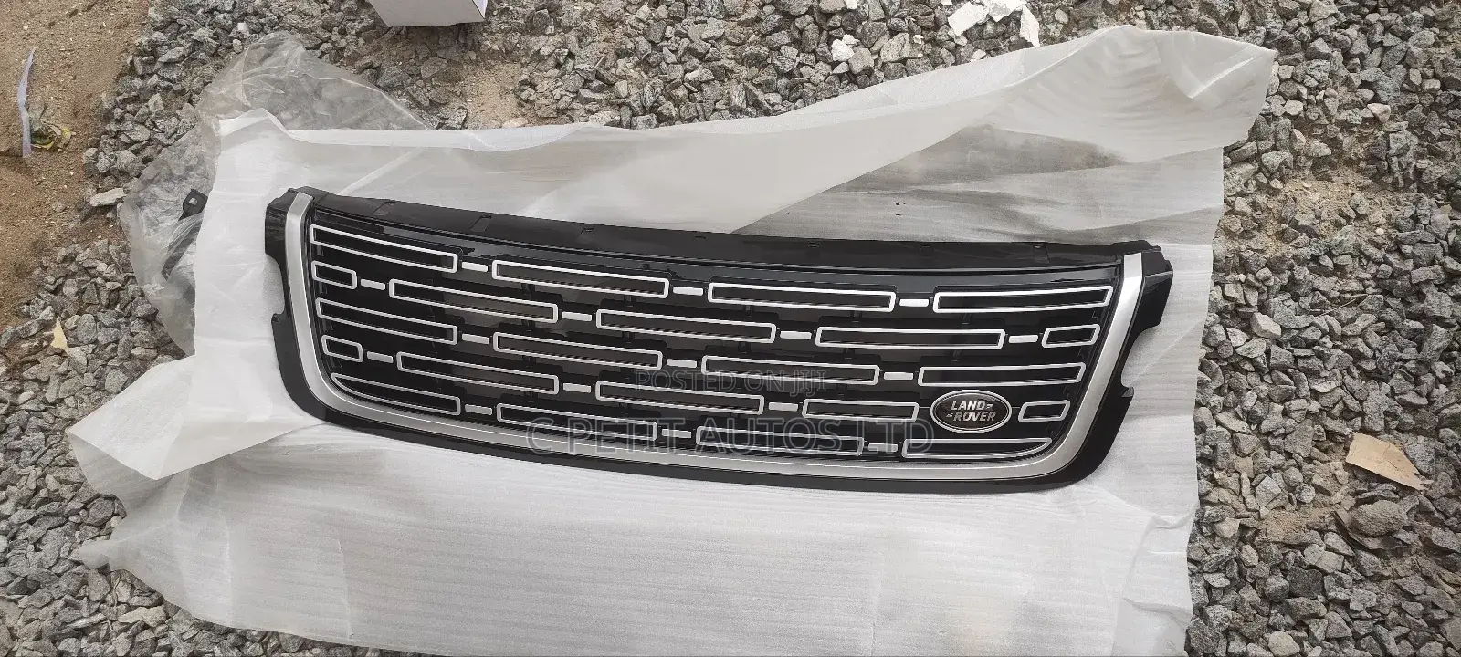 Front Grille Range Rover Velar 2020