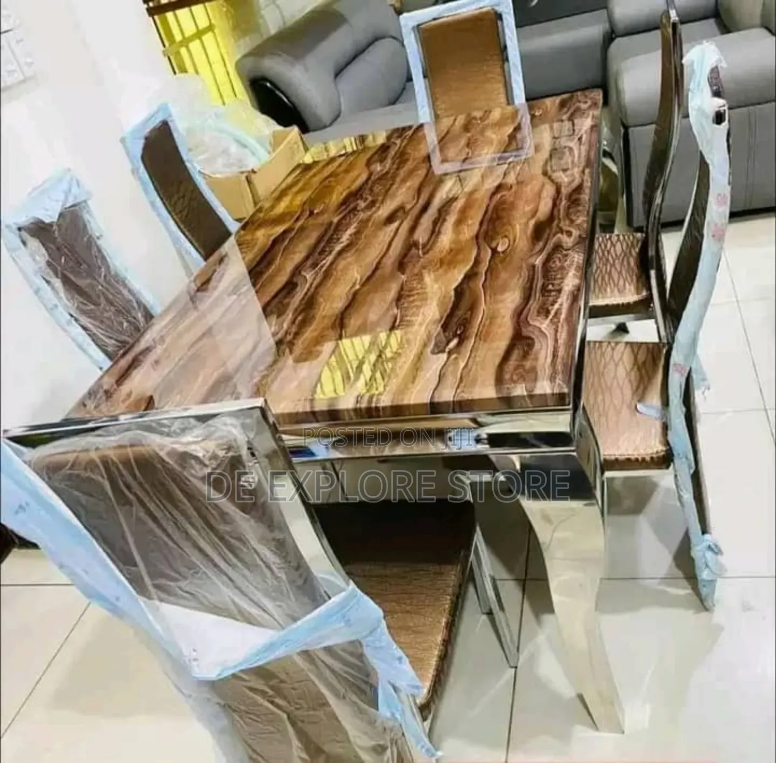 Strong Dining Table by 6