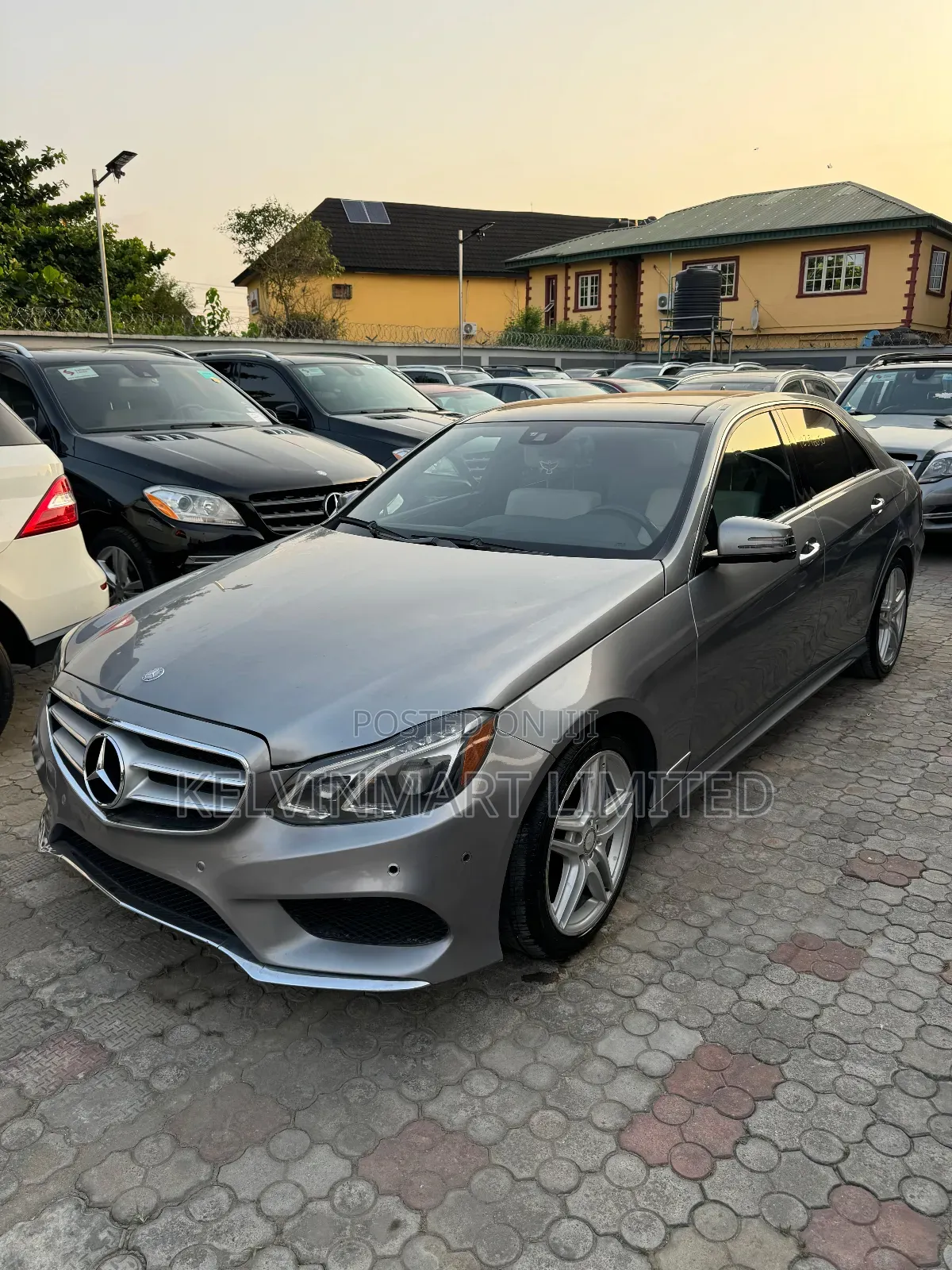 Mercedes-Benz E350 Base 4Matic Sedan AWD (3.5L 6cyl 7A) 2014 Gray