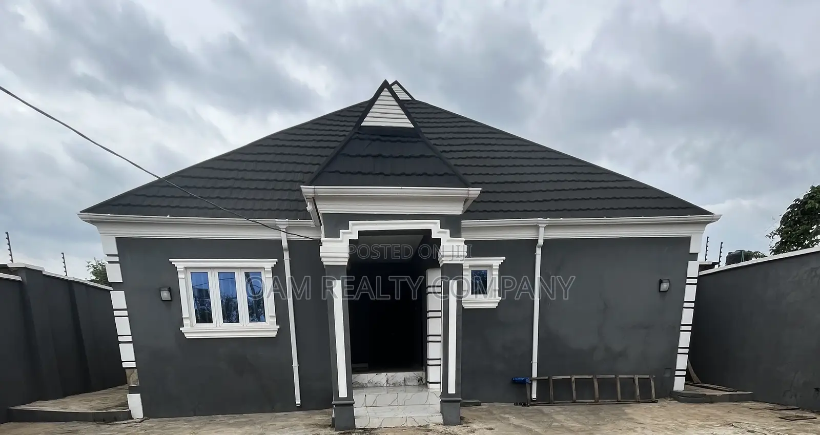 Furnished 4bdrm Bungalow in Apata for sale