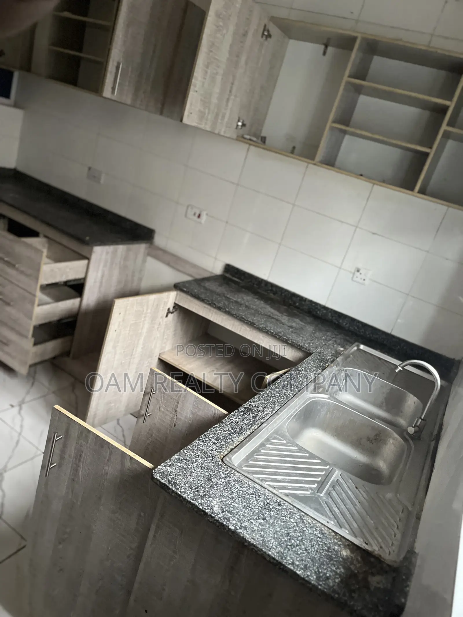 Furnished 4bdrm Bungalow in Apata for sale