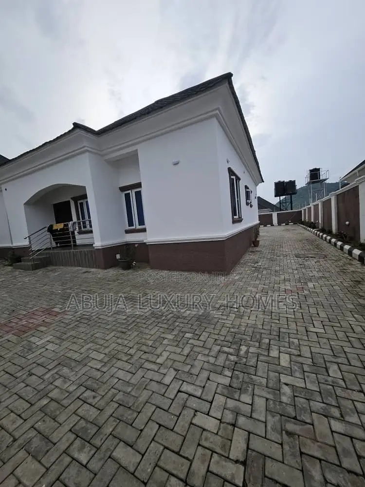 3bdrm Bungalow in Efab Queens Estate, Gwarinpa for sale