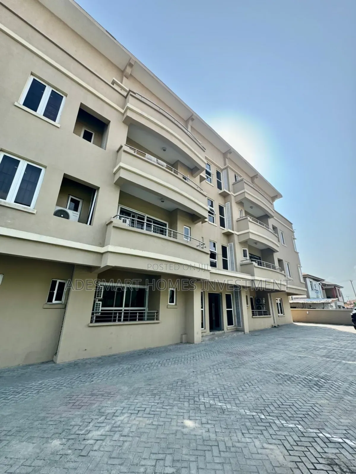 3bdrm Apartment in Lekki Phase 1 for rent