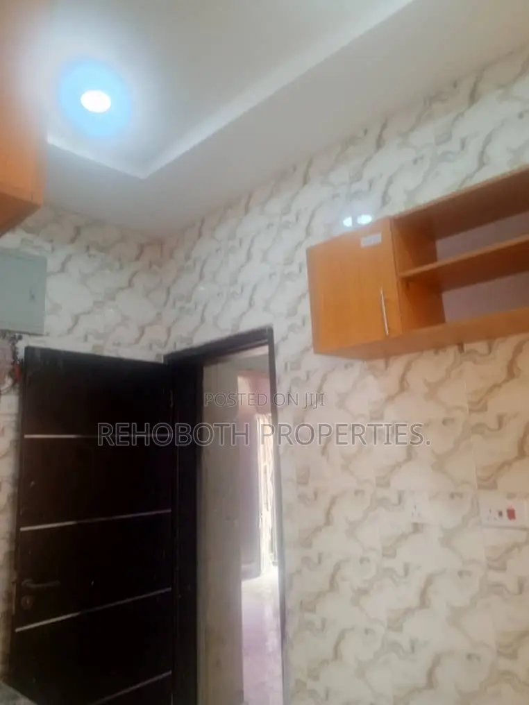 2bdrm Apartment in Adeoje, Akala Express for rent