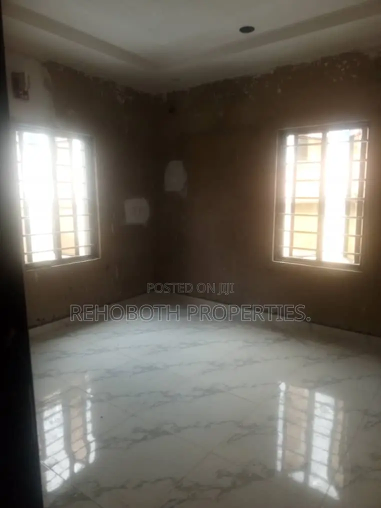 2bdrm Apartment in Adeoje, Akala Express for rent