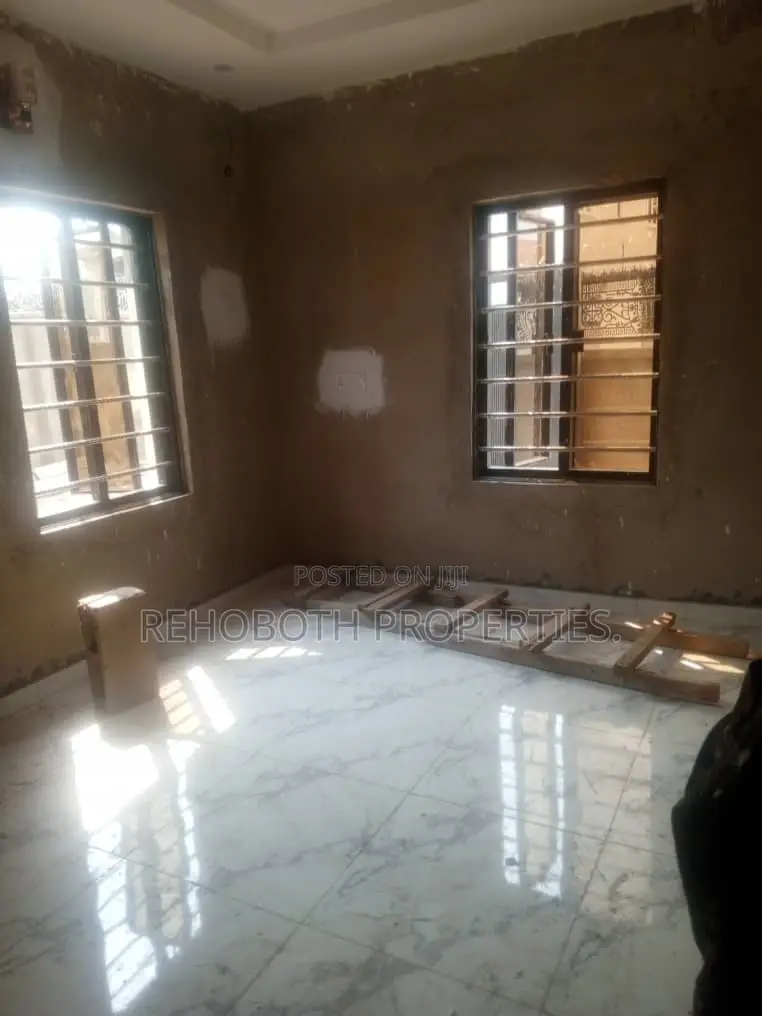 2bdrm Apartment in Adeoje, Akala Express for rent