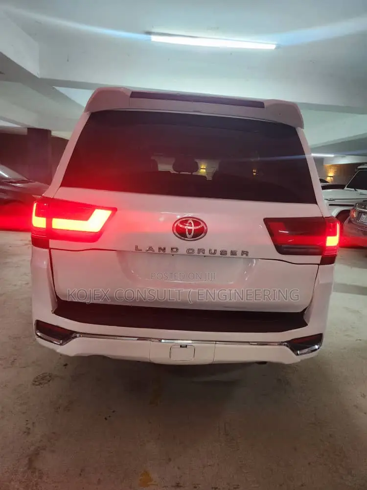 Toyota Land Cruiser 2008 White